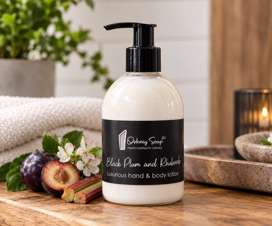 Black Plum & Rhubarb Lotion